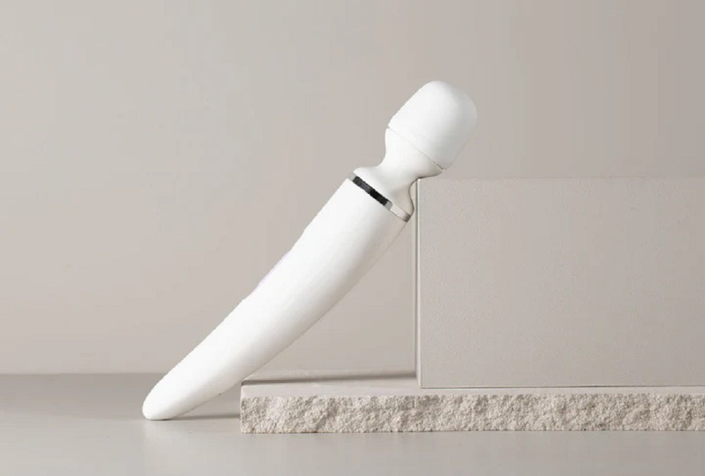 Wand-er Woman (white/chrome)